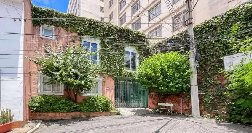 Casa de vila para venda em Aclimação com 4 quartos, sendo 1 suíte , 247m²