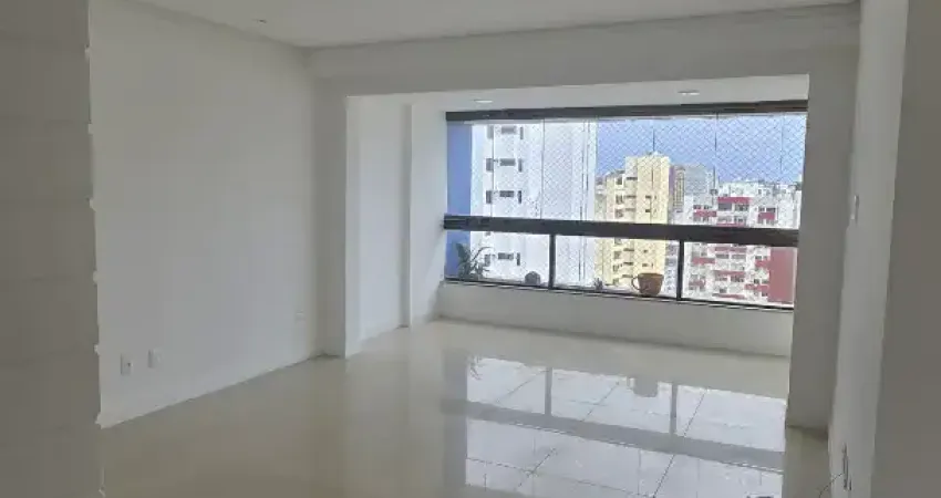 Alugo apartamento no itaigara excelente localização com infraestrutura de lazer completa torre única