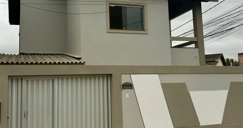 Casa em rua pública solta excelente localização em lauro de freitas