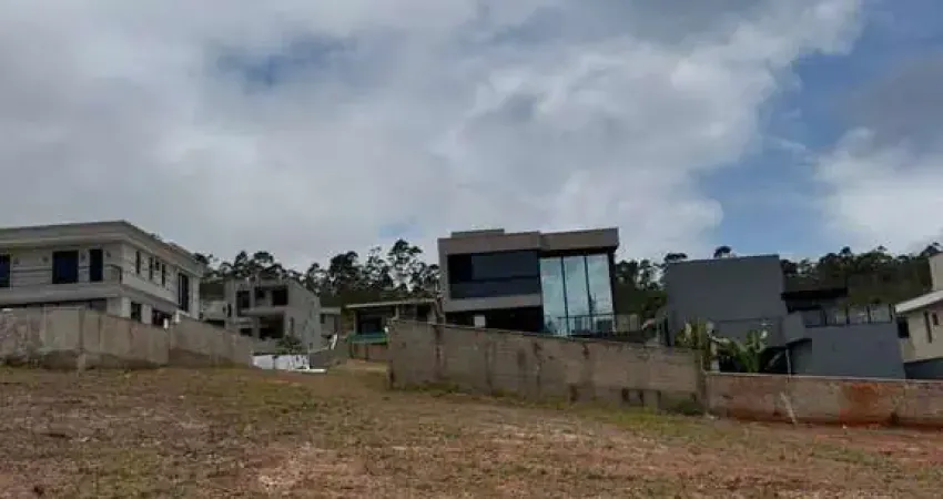 Seu novo lar no costa laguna: terreno à venda com 590m² em leve aclive