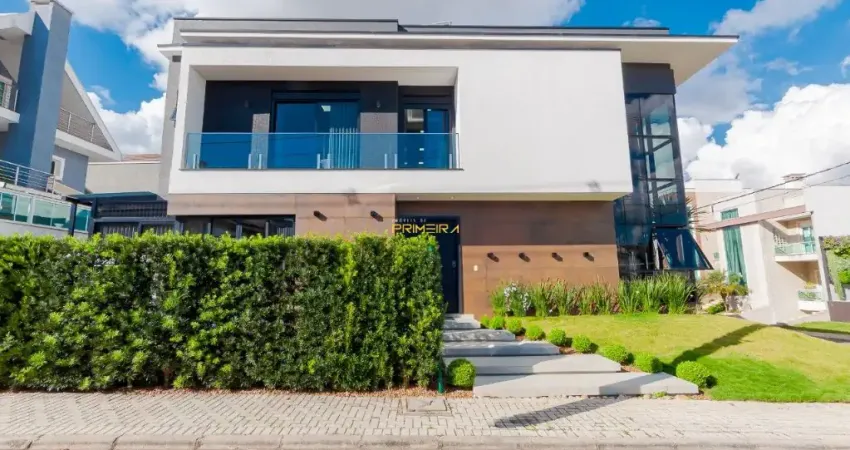 Cond. Plaza Madrid - Casa 4 dormitórios, sendo 4 suites e 7 vagas no Neoville.