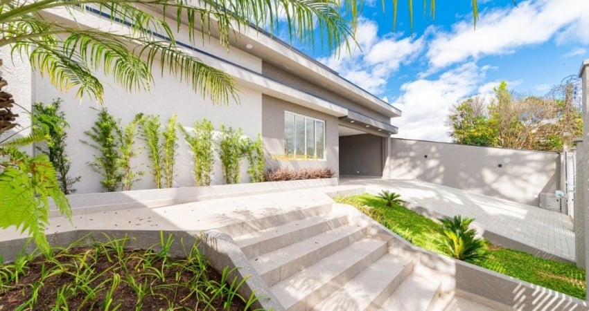 Casa com 3 dormitórios, sendo 2 suítes, 4 banheiros e 4 vagas no Santo Inacio.