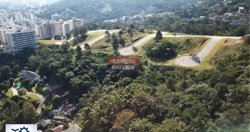 Terreno à venda na Rua Rodrigo Rampinelli Jeremias, 180, Itacorubi, Florianópolis