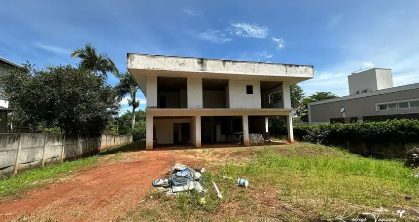 Sobrado inacabado à venda no Aldeia do Vale com 5 suítes, varanda gourmet e amplo potencial de personalização
