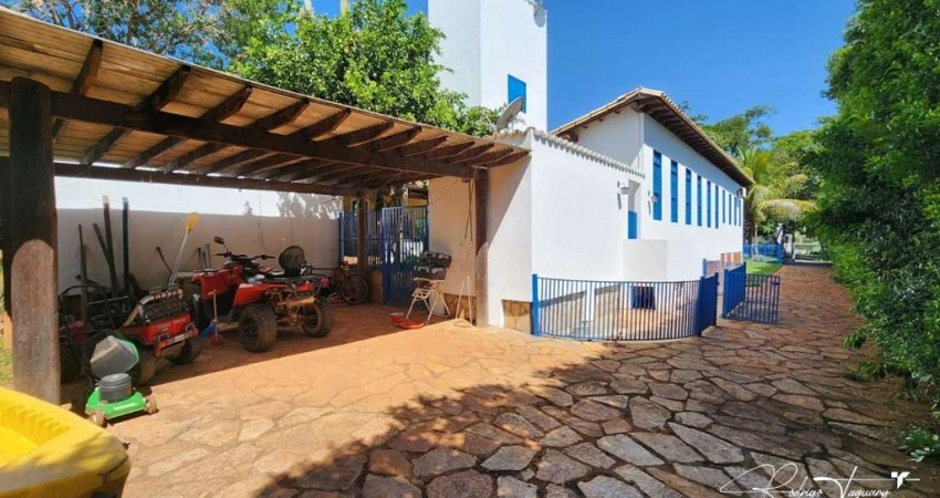 Casa térrea no estilo colonial português à venda no Aldeia do Vale – 4 suítes, 1.250 m² de terreno e lazer completo