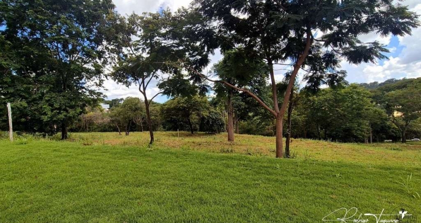 Terreno plano à venda no Aldeia do Vale – Lado alto, localização privilegiada e excelente topografia