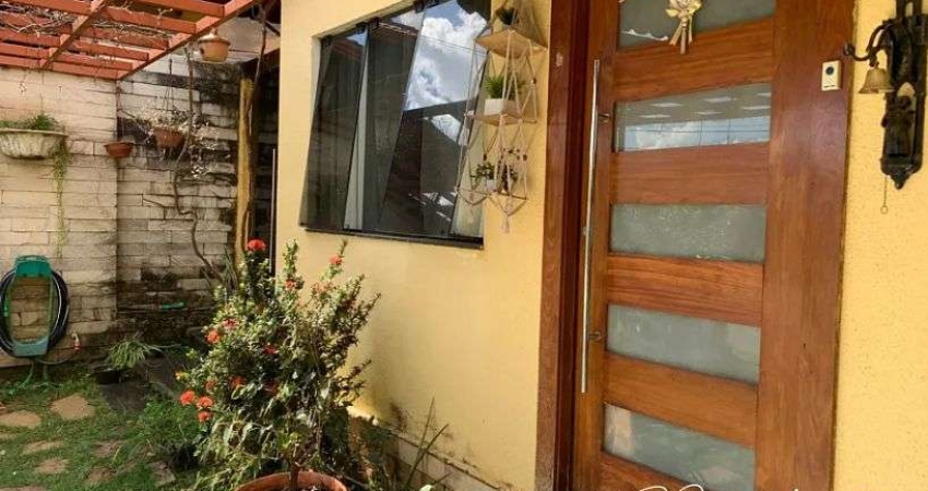 Casa térrea à venda no Condomínio Monte Verde com 2 suítes e lazer privativo