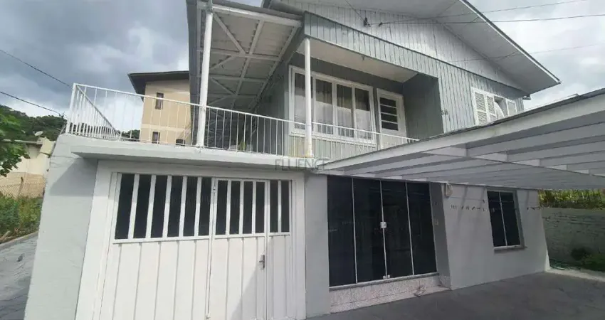 Lindas casas/Duas casas no terreno- excelente localização.