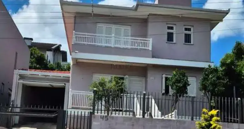 Maravilhosa casa de 2 pisos com quintal no Licorsul