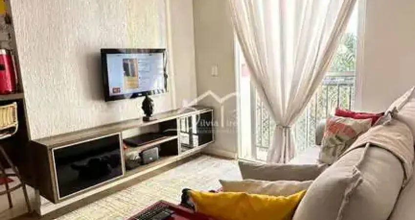 Excelente localização, com piscina, vaga coberta e área arborizada.