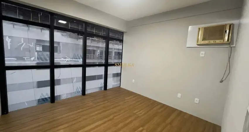 Sala comercial com 3 salas para alugar na Rua Adhemar da Silva, Kobrasol, São José