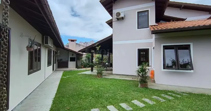 Casa em condomínio fechado com 4 quartos à venda na Rua Itapuã, Itacorubi, Florianópolis