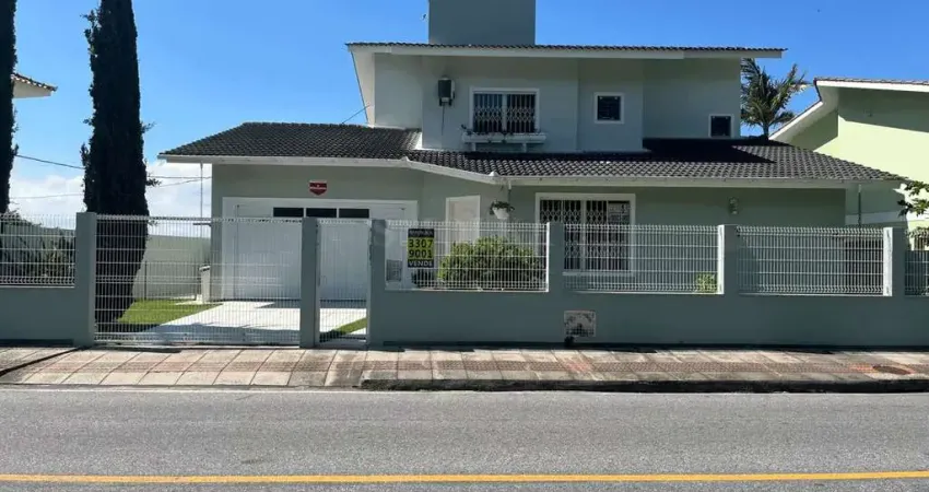 Casa em condomínio fechado com 3 quartos à venda na Rua Assis Brasil, Ponta de Baixo, São José