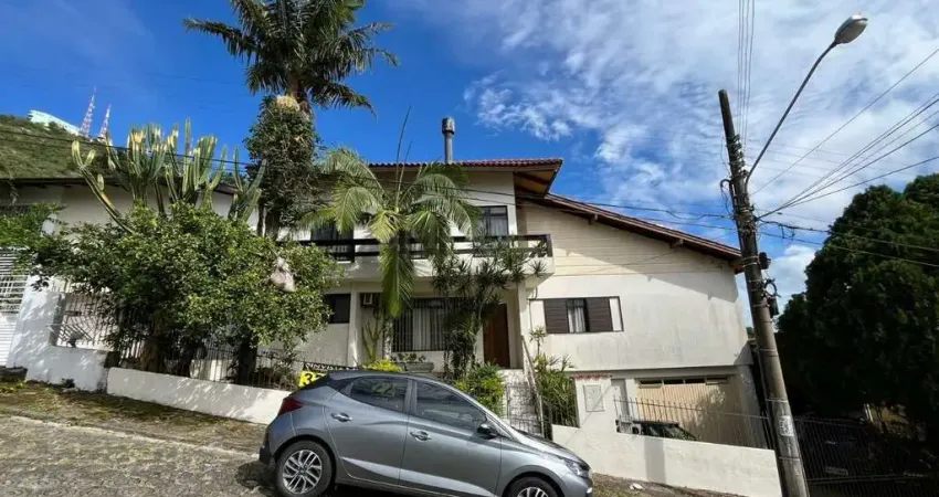Casa em condomínio fechado com 6 quartos à venda na Rua Capitão Pedro Bruno de Lima, Trindade, Florianópolis