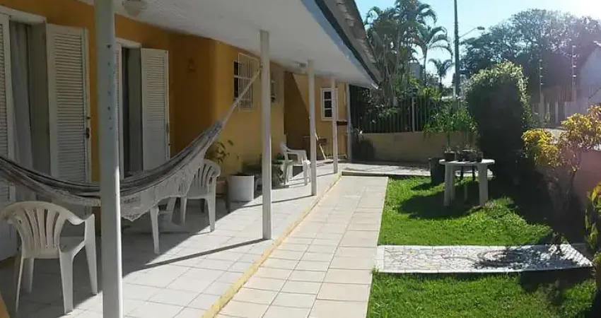 Casa em condomínio fechado com 4 quartos à venda na Rua Acary Margarida, Canasvieiras, Florianópolis