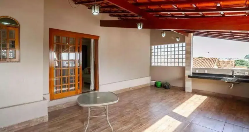 Casa com 3 quartos à venda na Rua Moscou, 114, Parque Recreio, Contagem