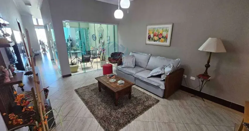 CASA PARA VENDA COM TRÊS DORMITÓRIOS SENDO DUAS SUÍTES EM SALTO/SP