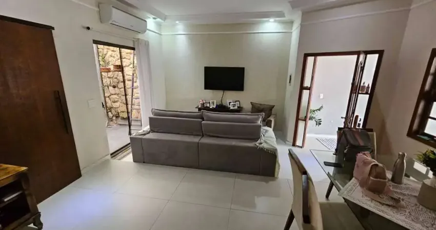 CASA COM 03 DORMITÓRIOS E SUÍTE PRÓXIMO AO CENTRO DE SALTO/SP