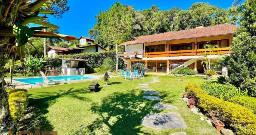 Casa com 4 dormitórios à venda, 290 m² por R$ 1.750.000,00 - Comary - Teresópolis/RJ