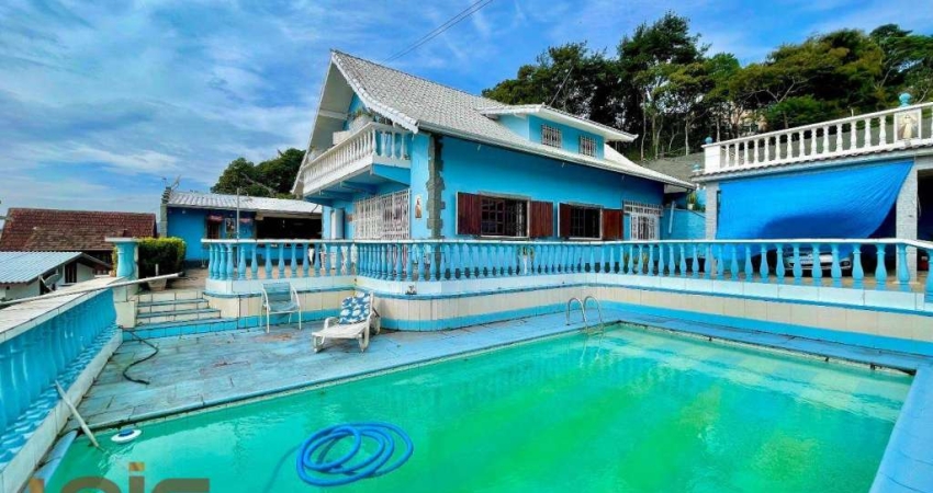 Casa com 4 dormitórios à venda, 250 m² por R$ 900.000,00 - Fazendinha - Teresópolis/RJ