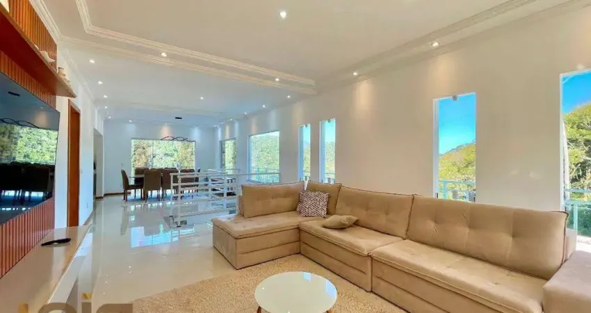 Casa com 4 dormitórios à venda, 223 m² por R$ 1.400.000,00 - Albuquerque - Teresópolis/RJ