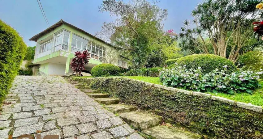 Casa com 3 dormitórios à venda, 232 m² por R$ 850.000,00 - Cascata dos Amores - Teresópolis/RJ