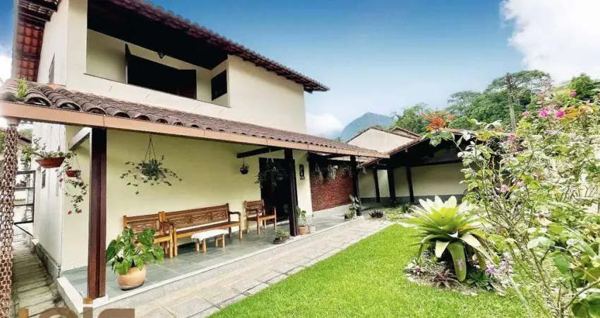 Casa com 3 dormitórios à venda, 239 m² por R$ 1.400.000,00 - Comary - Teresópolis/RJ
