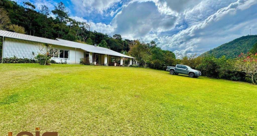 Casa com 4 dormitórios à venda, 337 m² por R$ 2.200.000,00 - Albuquerque - Teresópolis/RJ