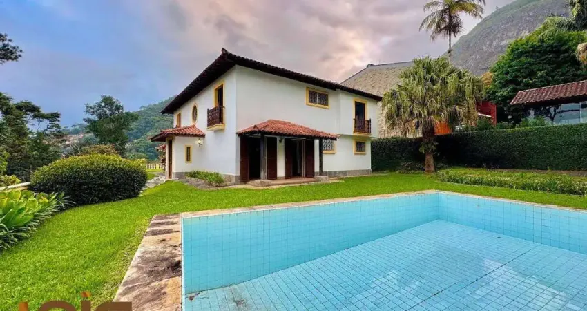 Casa com 4 dormitórios à venda, 250 m² por R$ 898.000,00 - Iucas - Teresópolis/RJ
