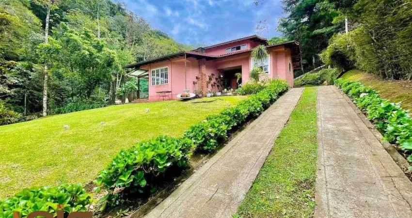 Belíssima casa com 4 dormitórios à venda, 342 m² por r$ 2.500.000 - comary - teresópolis/rj