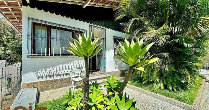 Casa com 4 dormitórios à venda, 179 m² por R$ 980.000,00 - Comary - Teresópolis/RJ