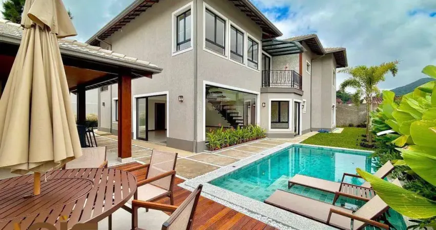 Casa com 4 dormitórios à venda, 400 m² por R$ 3.290.000,00 - Comary - Teresópolis/RJ