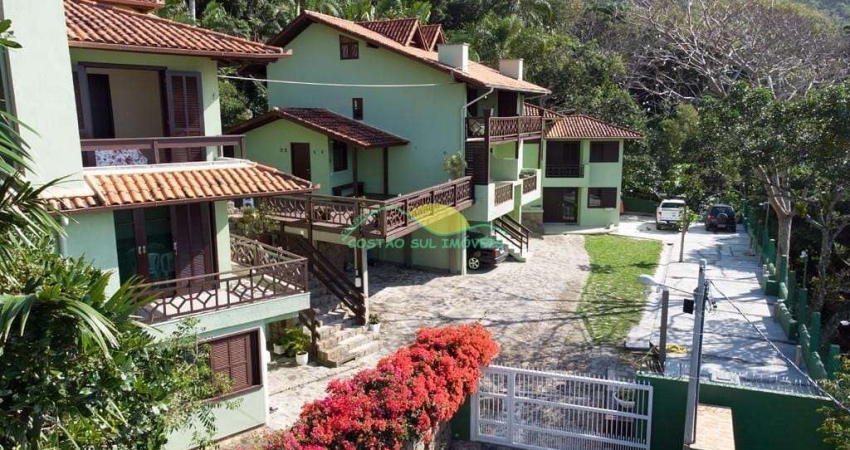 Linda pousada localizada em meio a Mata Atlântica e a 130 metros da Praia da Solidão - Pântano do S