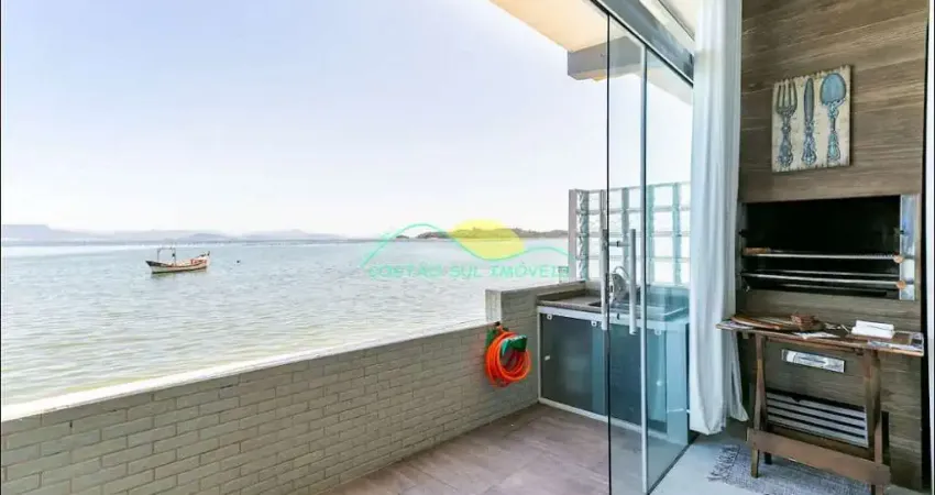 'Refúgio Açoriano à Beira-Mar: Casa não financiavel com Vista Deslumbrante e Dupla Versatilidade!',