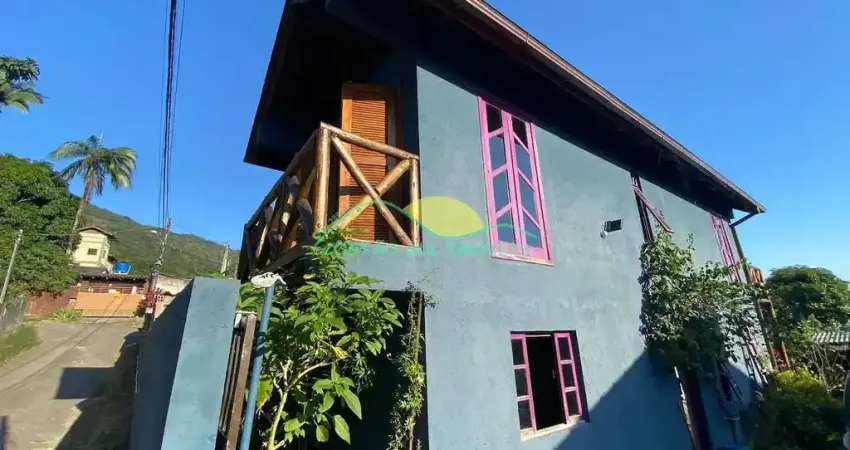LOCAÇÃO DE DIÁRIAS- Casa Rústica a 200 Metros da Praia – Refúgio Natural em Ribeirão da ilha - Flor