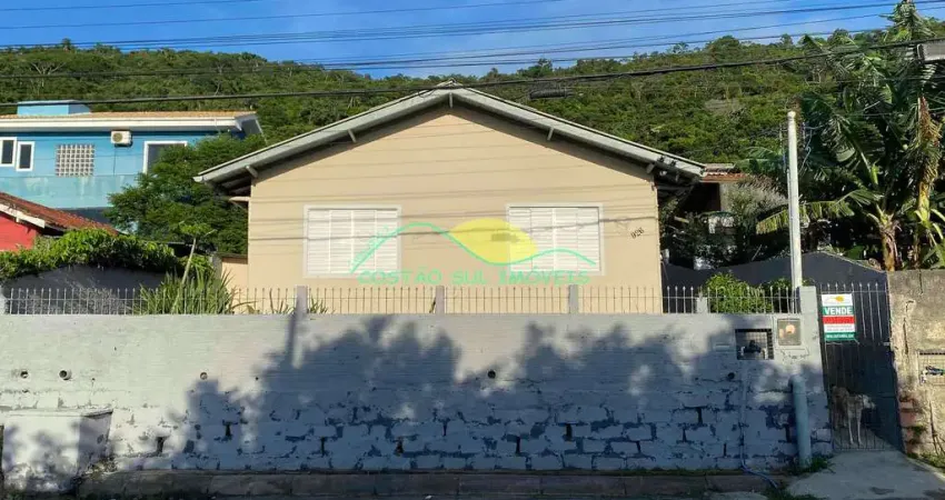 Oportunidade no Sul da Ilha! Casa com Viabilidade Comercial e Residencial no Morro das Pedras – Flo