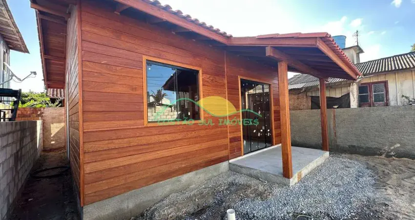 ALUGUEL - Cssa de 2 quartos NOVA, localização privilegiada aceita PET