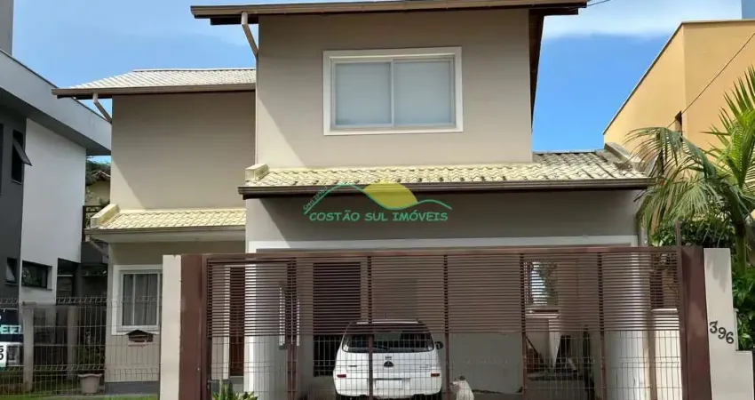 Casa de dois pavimentos com 4 quartos (1 suíte) no campeche - florianópolis/sc