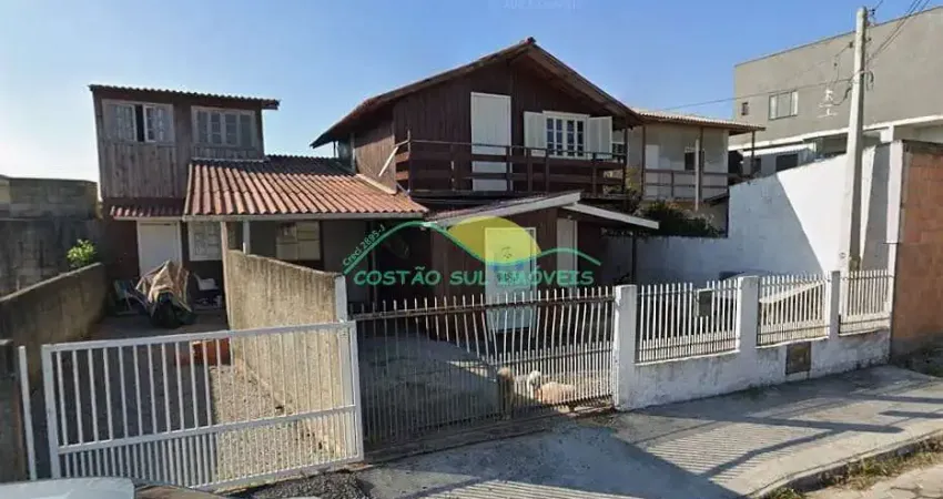 Casa de madeira de 2 pisos com 83,00m² no Alto Ribeirão - Ribeirão da Ilha - Florianópolis/SC