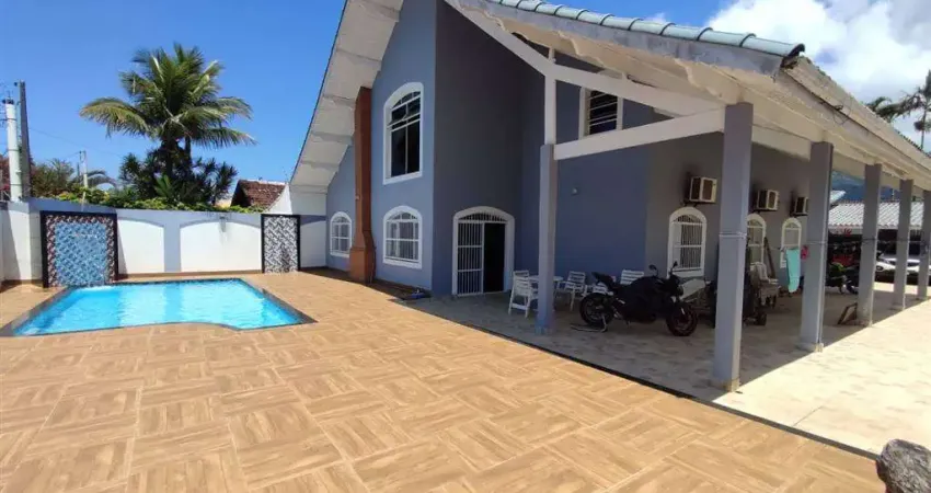 Casa com 3 Dorm, 200 METROS da PRAIA, 430 m² de área útil. Bairro: BALNEÁRIO FLÓRIDA.