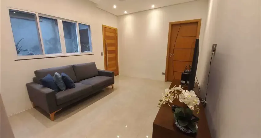Casa de 2 dorm,  2 vagas, c/ piscina, 105 m² de área útil. bairro:  mirim.