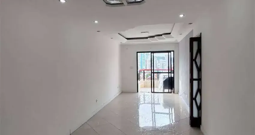 Apto de 2 dorm c/ 1 suíte, 2 vagas, sacada, 82 m² de área útil. bairro: canto do forte.