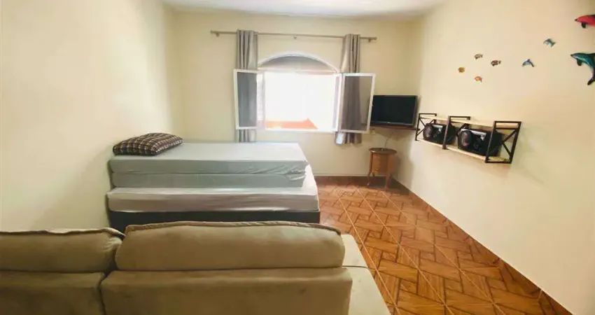 Kitão c/ 40 m² de área útil, 100 metros da praia, mobiliado. bairro: vila tupi.