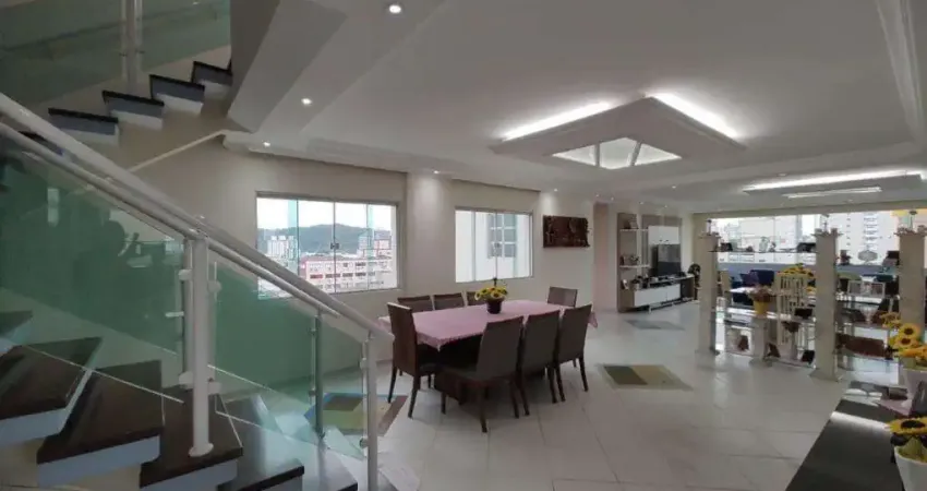 Cobertura triplex de 4 dorms c/ 2 suítes, piscina, churrasqueira, 535,08 m² de área útil. bairro: boqueirão.