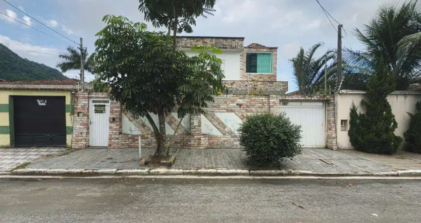 Sobrado 4 dorm, sendo 1 suíte, 4 vagas, 288 m² de área útil. bairro: canto do forte.