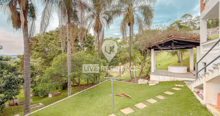 Casa com Vista Panorâmica e Lazer Completo no Condomínio Cachoeira