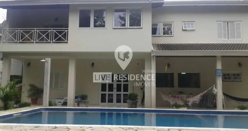 Casa a venda em Condomínio de chácaras em excelente localização
