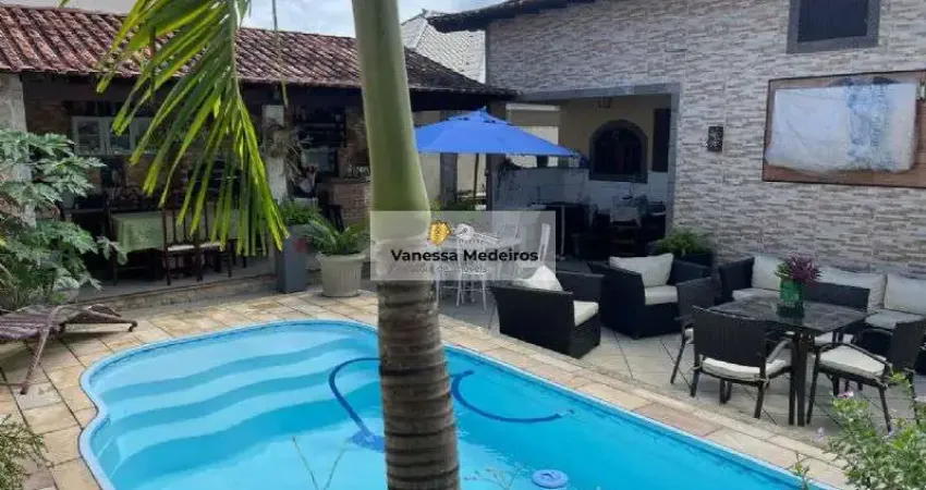 Casa com 3 quartos à venda na Rua Vitória Helena, Vila Capri, Araruama