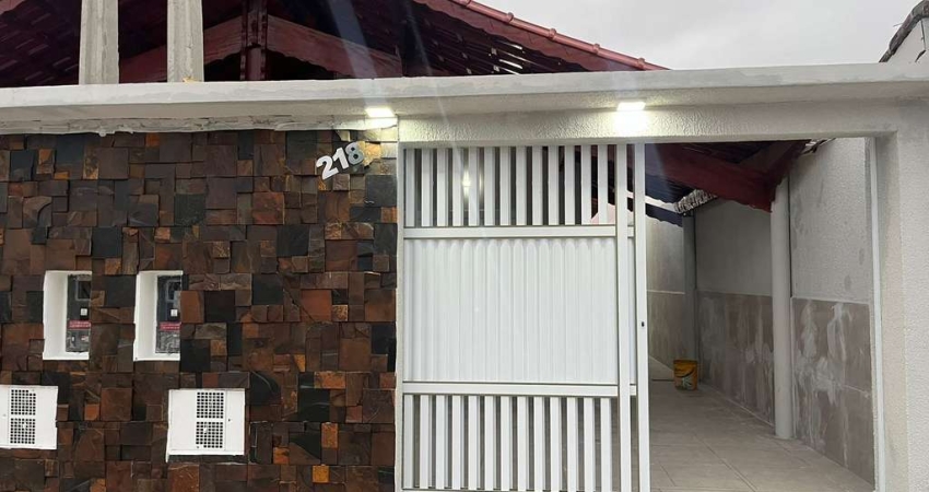 Casa - Padrão, para Venda em Mongaguá/SP