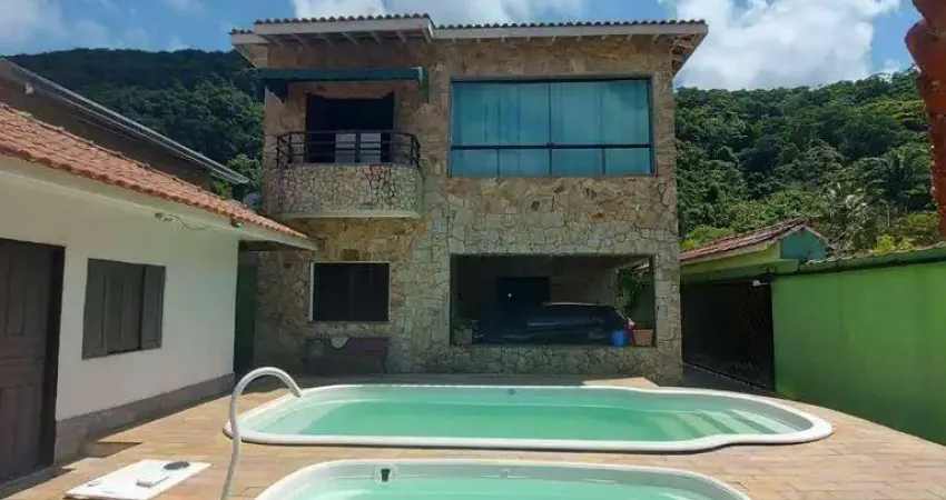 Sobrado com 9 dormitórios à venda, 370 m² por R$ 1.800.000,00 - Guaiuba - Guarujá/SP
